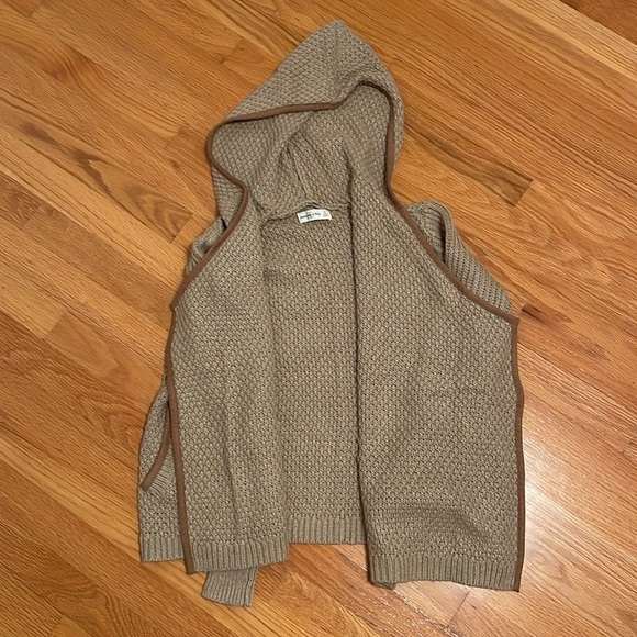 Abercrombie & Fitch Size Small tan cardigan sweater. - Picture 3 of 5